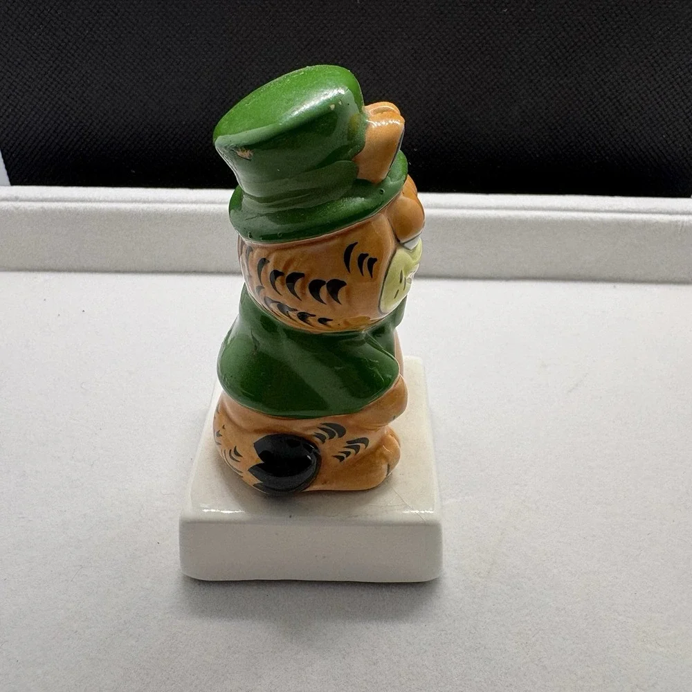 Rare Vintage Enesco Ceramic Garfield Irish / St. Patrick's Day Figure‎